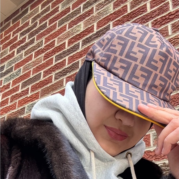 FENDl CAP BROWN HAT NWT